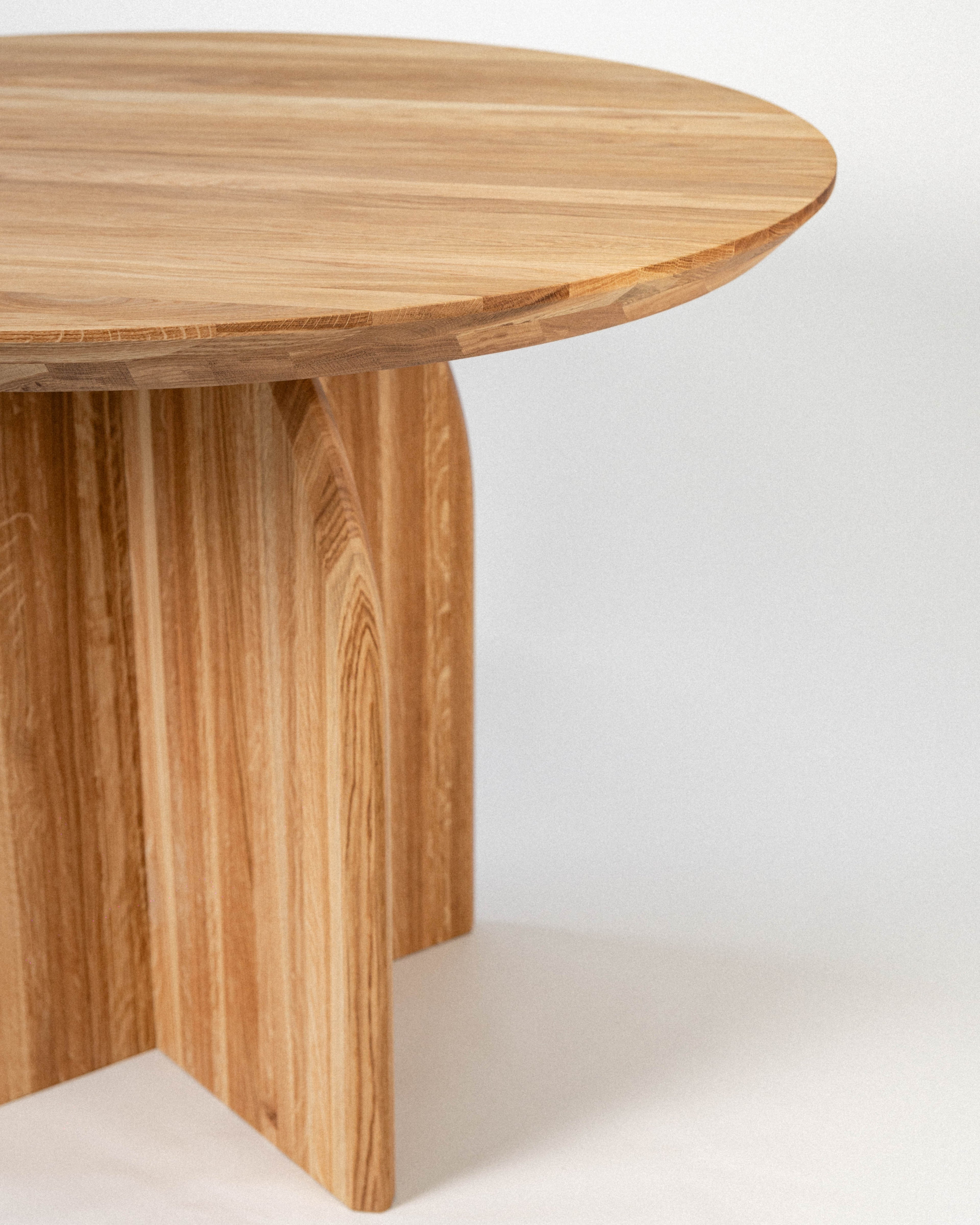 Stół 01 – okrągły stół dębowy
