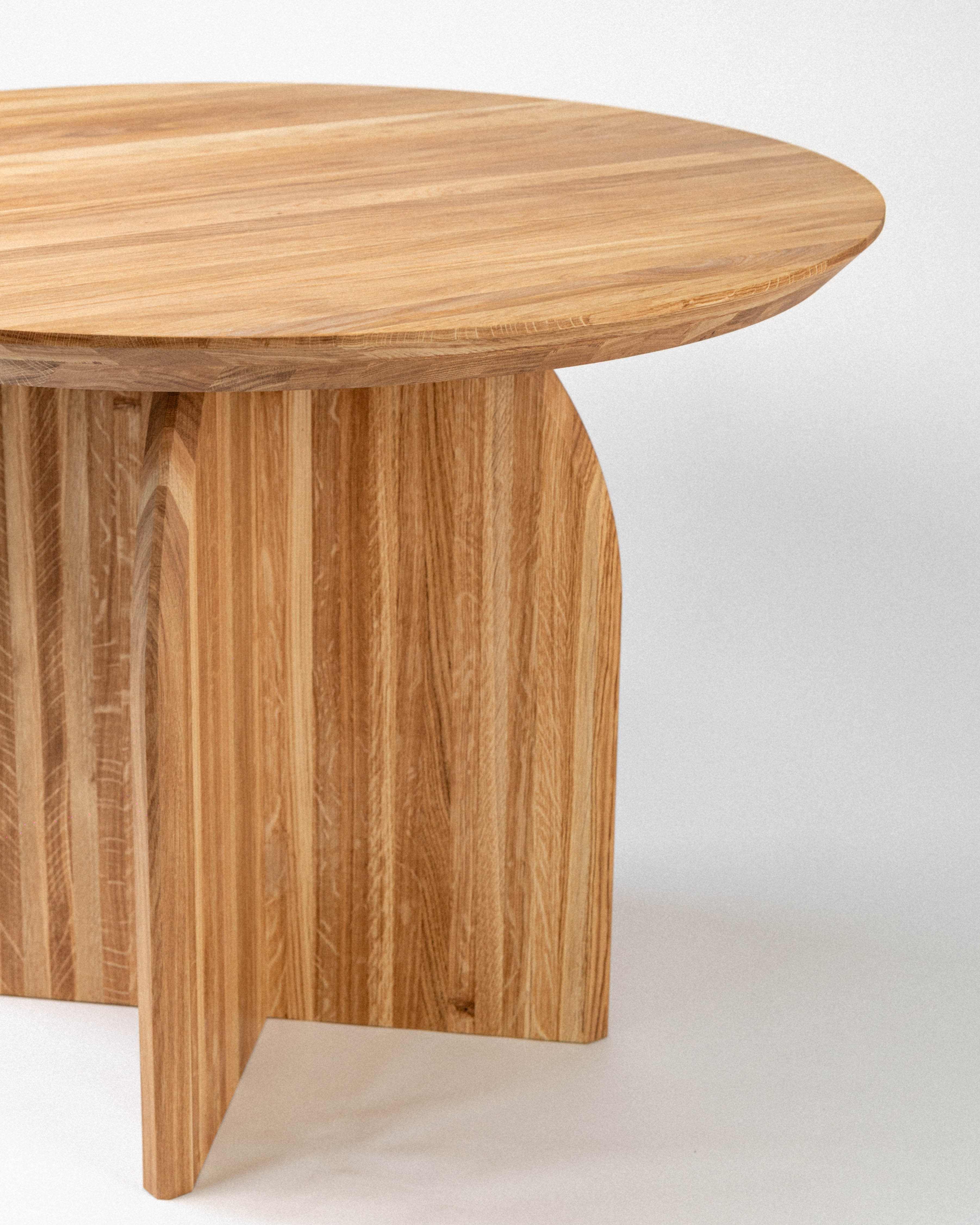 Stół 01 – okrągły stół dębowy